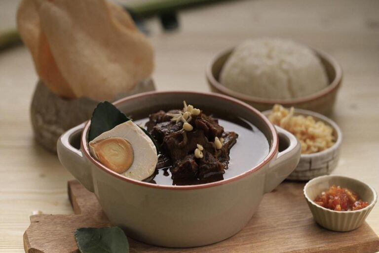 Cara Membuat Rawon Surabaya dengan Bumbu Khas