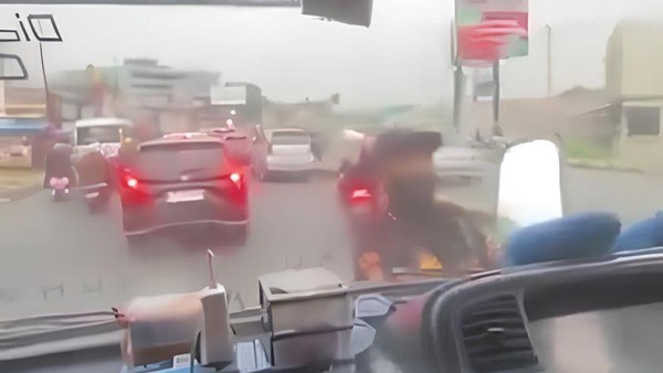 Petugas Dishub Rusak Spion Truk Nakal? Ini Penjelasannya